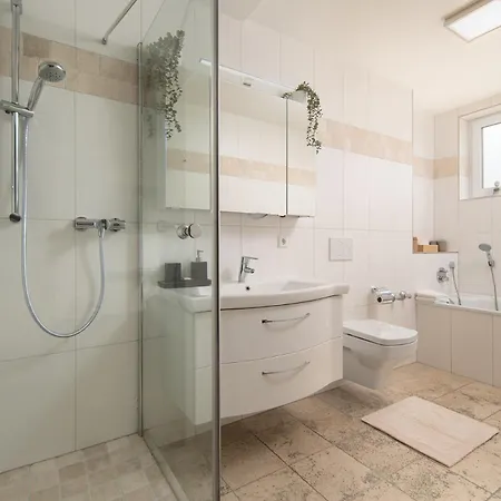 Hotel Vier Jahreszeiten Therme & Kliniken Bad Krozingen Naehe Freiburg & Schwarzwald Ideal Fuer Wellness Kur & Business Ausfluege 24H Check In- Wlan & Parken Gratis Exterior photo