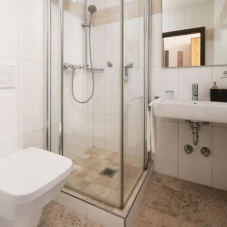 Hotel Vier Jahreszeiten Therme & Kliniken Bad Krozingen Naehe Freiburg & Schwarzwald Ideal Fuer Wellness Kur & Business Ausfluege 24H Check In- Wlan & Parken Gratis Exterior photo