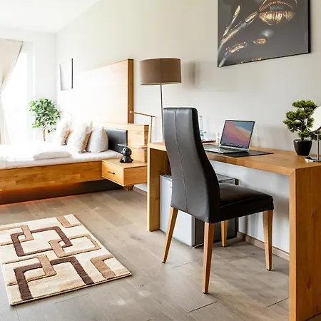 Hotel Vier Jahreszeiten Therme & Kliniken Bad Krozingen Naehe Freiburg & Schwarzwald Ideal Fuer Wellness Kur & Business Ausfluege 24H Check In- Wlan & Parken Gratis Exterior photo