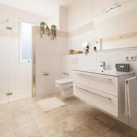 Hotel Vier Jahreszeiten Therme & Kliniken Bad Krozingen Naehe Freiburg & Schwarzwald Ideal Fuer Wellness Kur & Business Ausfluege 24H Check In- Wlan & Parken Gratis Exterior photo