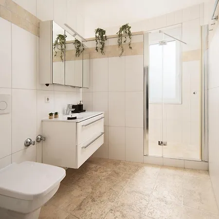 Hotel Vier Jahreszeiten Therme & Kliniken Bad Krozingen Naehe Freiburg & Schwarzwald Ideal Fuer Wellness Kur & Business Ausfluege 24H Check In- Wlan & Parken Gratis Exterior photo