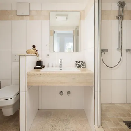 Hotel Vier Jahreszeiten Therme & Kliniken Bad Krozingen Naehe Freiburg & Schwarzwald Ideal Fuer Wellness Kur & Business Ausfluege 24H Check In- Wlan & Parken Gratis Exterior photo