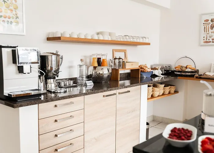 Hotel Vier Jahreszeiten Therme & Kliniken Bad Krozingen Naehe Freiburg & Schwarzwald Ideal Fuer Wellness Kur & Business Ausfluege 24H Check In- Wlan & Parken Gratis
