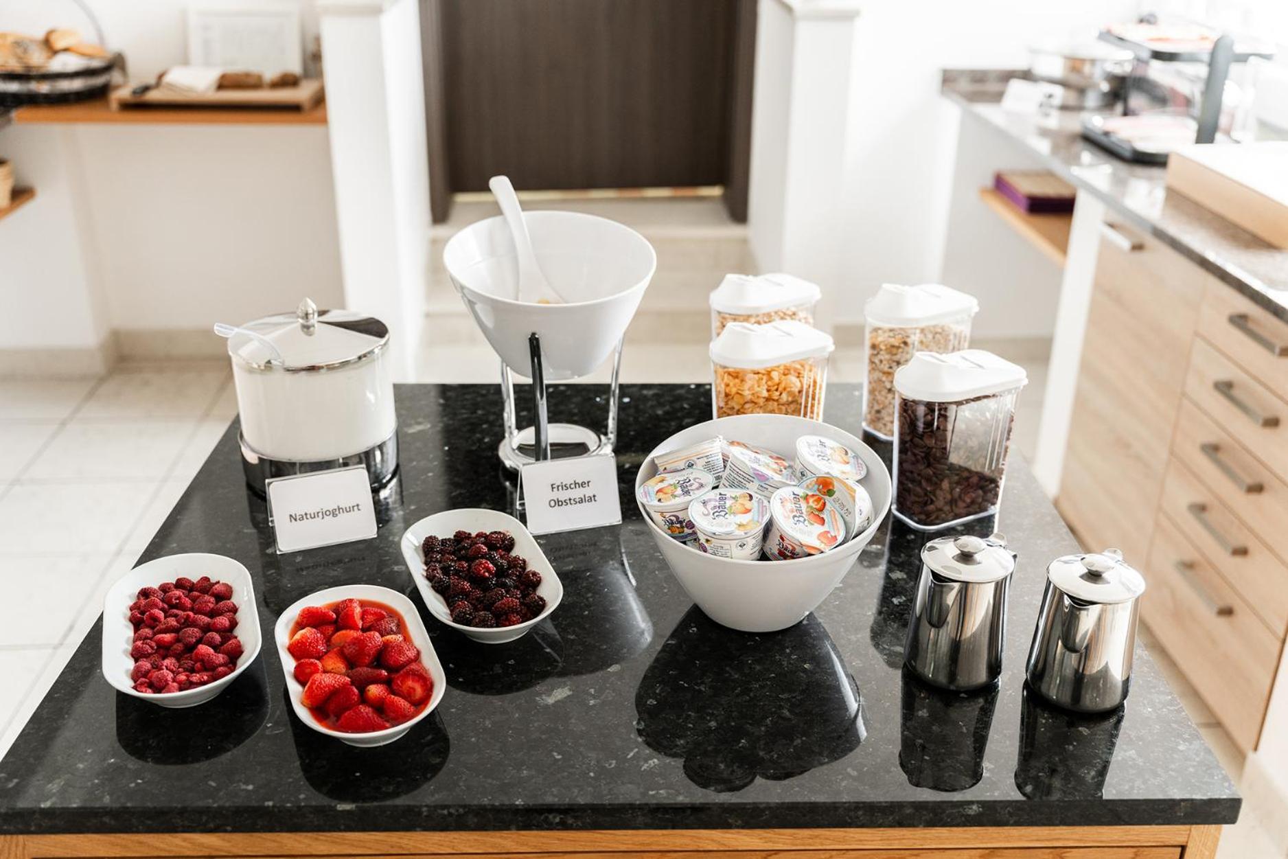 Hotel Vier Jahreszeiten Therme & Kliniken Naehe Freiburg & Schwarzwald Ideal Fuer Wellness Kur & Business Ausfluege 24h Check In- Wlan & Parken Gratis 3*