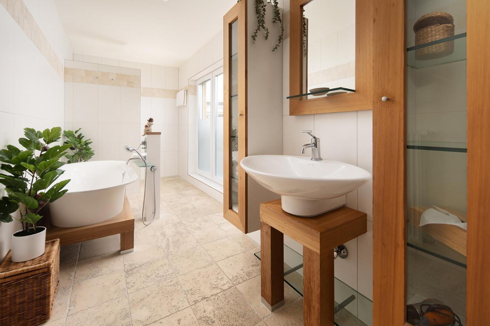 Vier Jahreszeiten Therme & Kliniken Naehe Freiburg & Schwarzwald Ideal Fuer Wellness Kur & Business Ausfluege 24h Check In- Wlan & Parken Gratis 3* Bad Krozingen