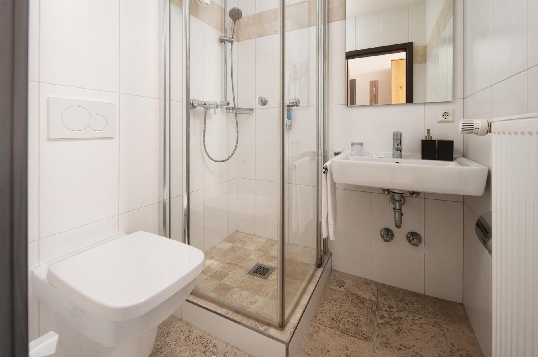 Vier Jahreszeiten Therme & Kliniken Naehe Freiburg & Schwarzwald Ideal Fuer Wellness Kur & Business Ausfluege 24h Check In- Wlan & Parken Gratis Hotel 3*
