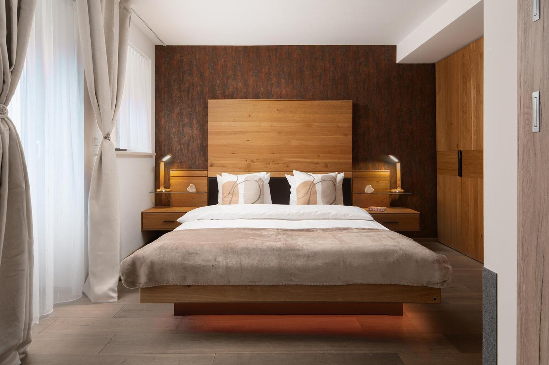 Vier Jahreszeiten Therme & Kliniken Naehe Freiburg & Schwarzwald Ideal Fuer Wellness Kur & Business Ausfluege 24h Check In- Wlan & Parken Gratis Hotel